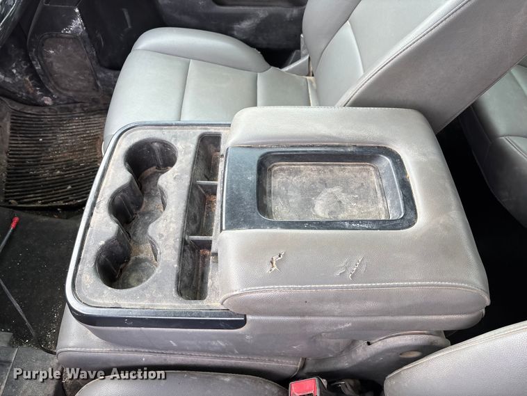 image for item ED2390 2016 Chevrolet Silverado 2500HD Double Cab bale bed pickup truck