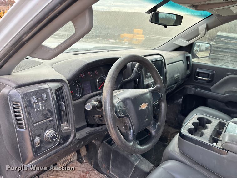 image for item ED2390 2016 Chevrolet Silverado 2500HD Double Cab bale bed pickup truck