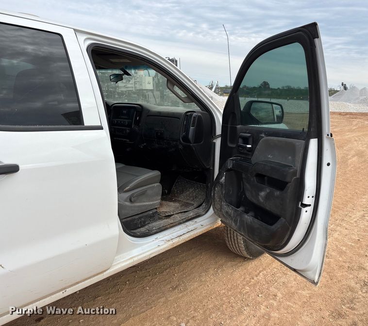 image for item ED2390 2016 Chevrolet Silverado 2500HD Double Cab bale bed pickup truck