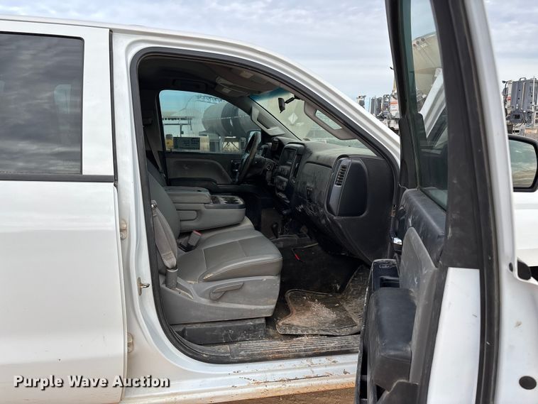 image for item ED2390 2016 Chevrolet Silverado 2500HD Double Cab bale bed pickup truck