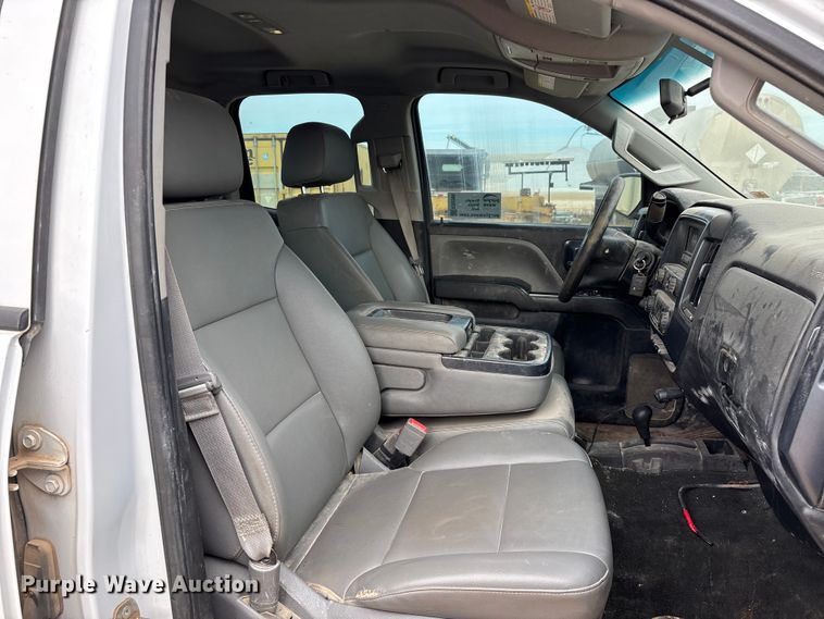 image for item ED2390 2016 Chevrolet Silverado 2500HD Double Cab bale bed pickup truck