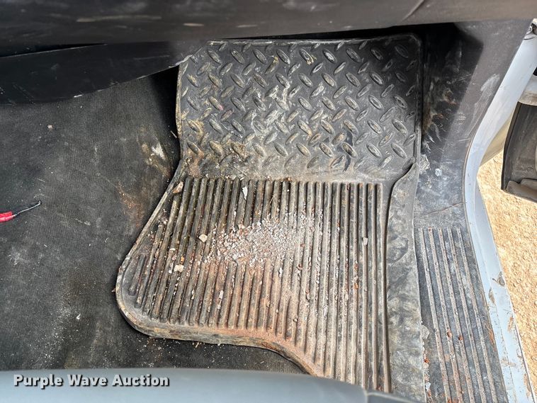 image for item ED2390 2016 Chevrolet Silverado 2500HD Double Cab bale bed pickup truck