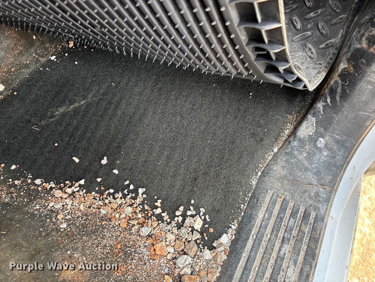 image for item ED2390 2016 Chevrolet Silverado 2500HD Double Cab bale bed pickup truck