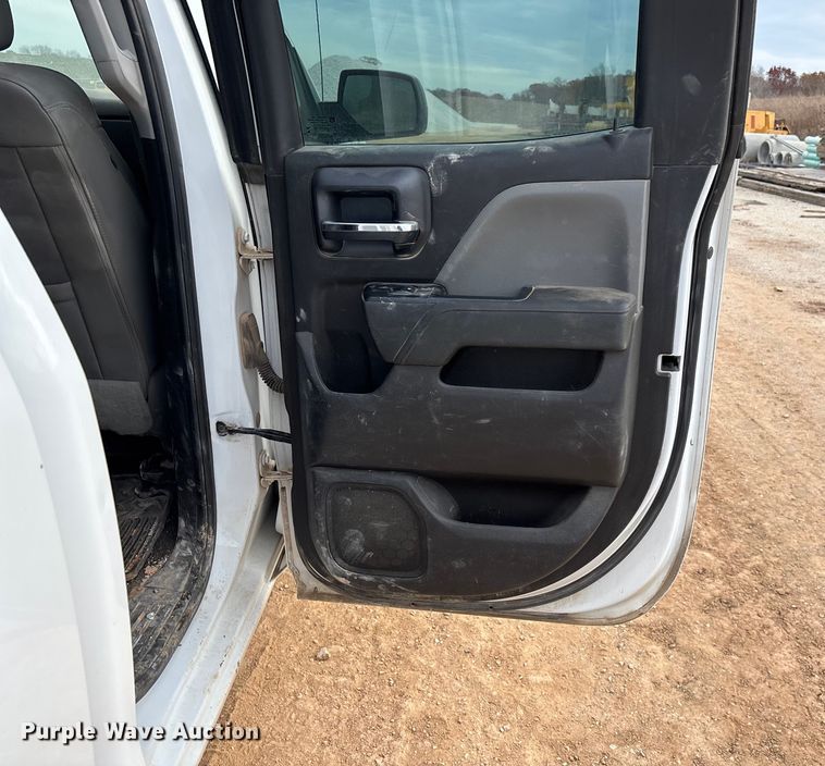 image for item ED2390 2016 Chevrolet Silverado 2500HD Double Cab bale bed pickup truck