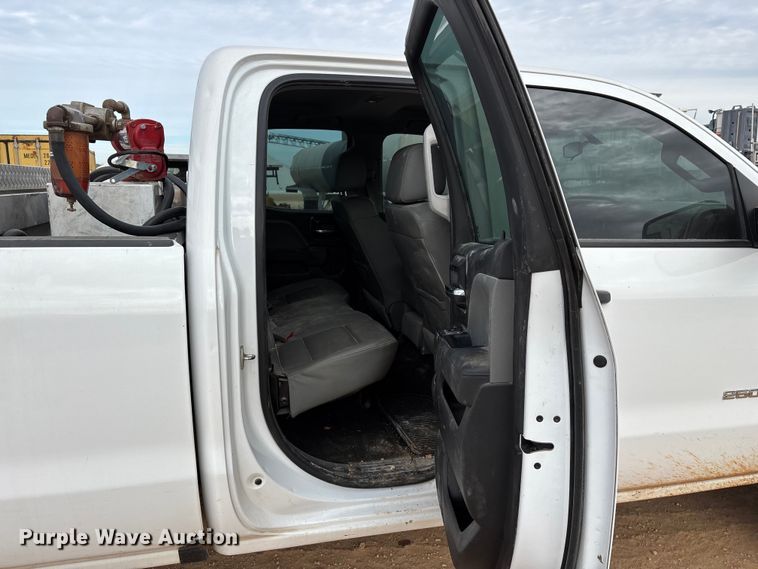 image for item ED2390 2016 Chevrolet Silverado 2500HD Double Cab bale bed pickup truck