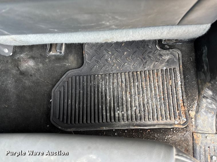 image for item ED2390 2016 Chevrolet Silverado 2500HD Double Cab bale bed pickup truck