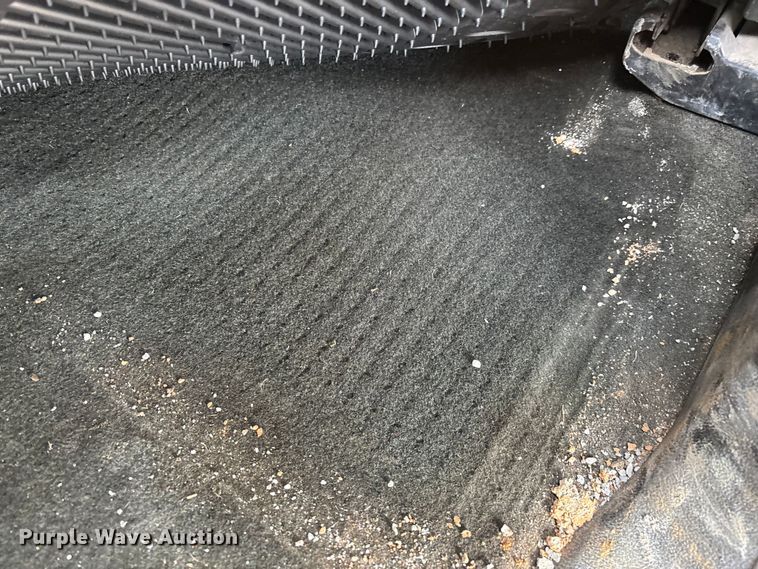 image for item ED2390 2016 Chevrolet Silverado 2500HD Double Cab bale bed pickup truck