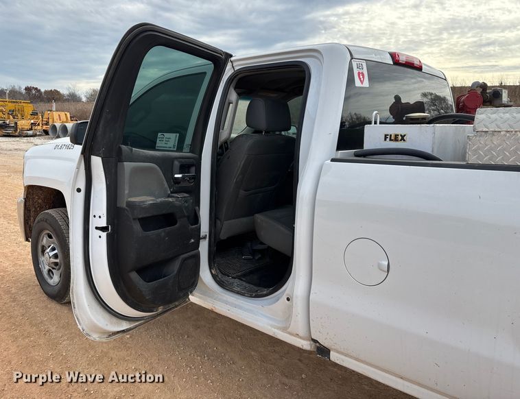 image for item ED2390 2016 Chevrolet Silverado 2500HD Double Cab bale bed pickup truck