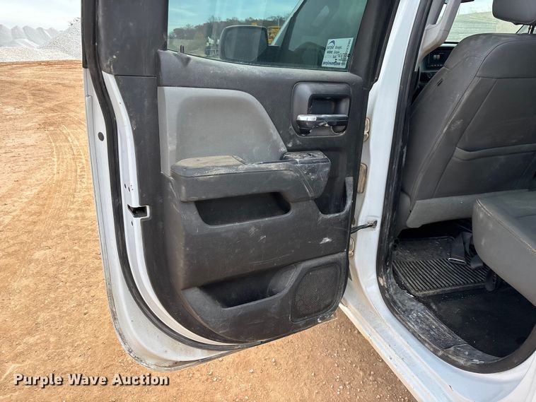 image for item ED2390 2016 Chevrolet Silverado 2500HD Double Cab bale bed pickup truck