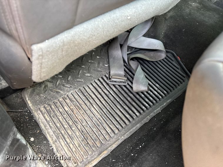 image for item ED2390 2016 Chevrolet Silverado 2500HD Double Cab bale bed pickup truck