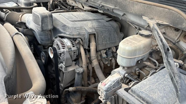 image for item ED2390 2016 Chevrolet Silverado 2500HD Double Cab bale bed pickup truck