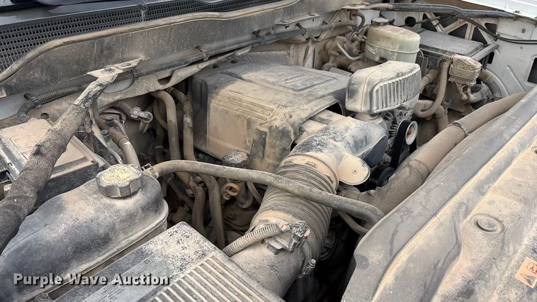 image for item ED2390 2016 Chevrolet Silverado 2500HD Double Cab bale bed pickup truck