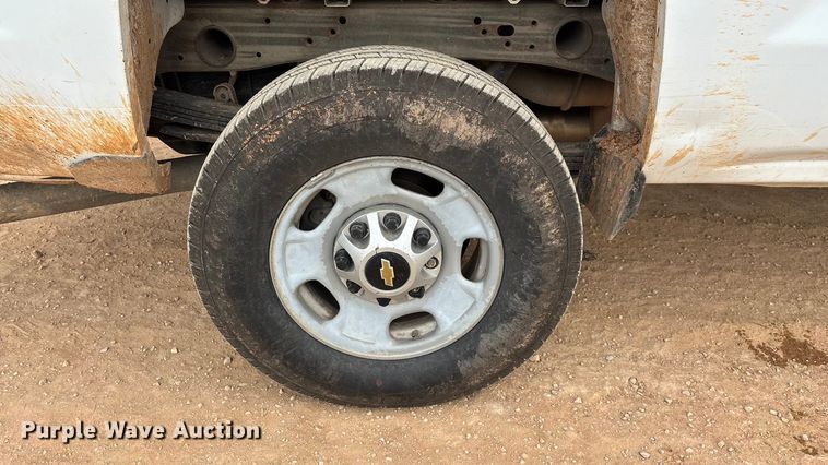 image for item ED2390 2016 Chevrolet Silverado 2500HD Double Cab bale bed pickup truck