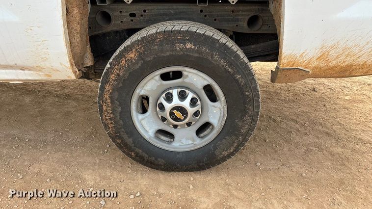 image for item ED2390 2016 Chevrolet Silverado 2500HD Double Cab bale bed pickup truck