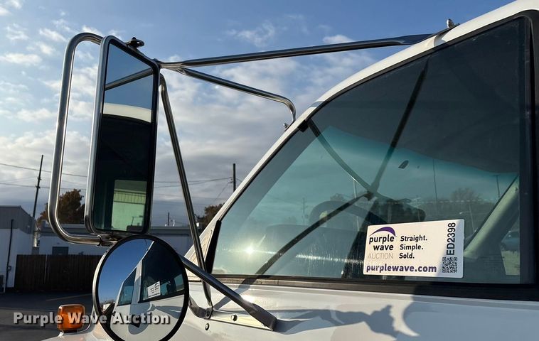 image for item ED2398 1997 GMC C6500 Crew Cab flatbed truck