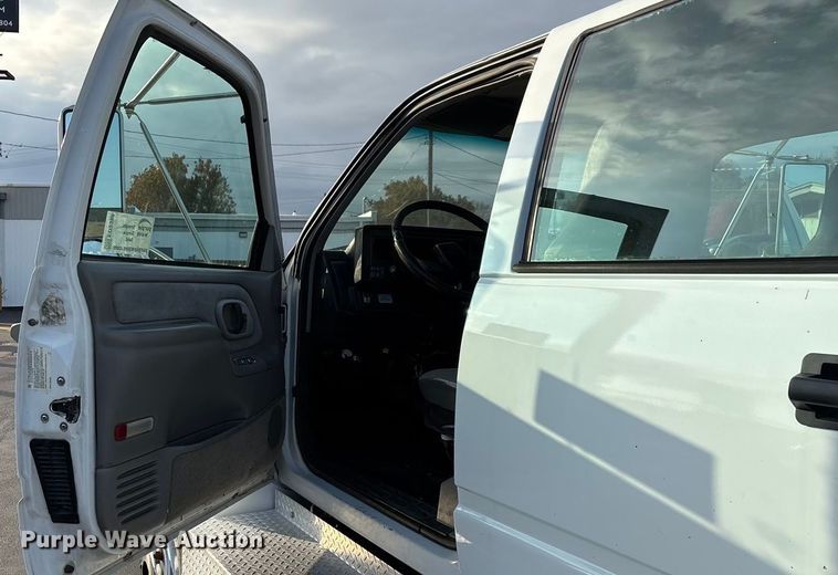 image for item ED2398 1997 GMC C6500 Crew Cab flatbed truck