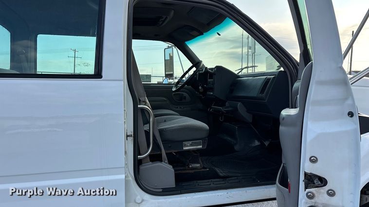 image for item ED2398 1997 GMC C6500 Crew Cab flatbed truck