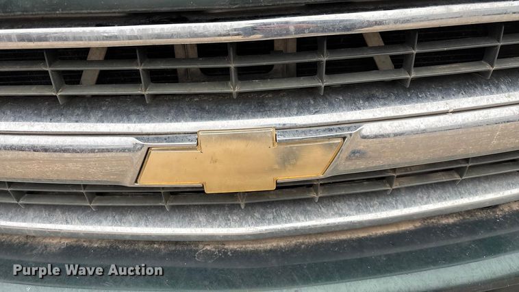 image for item ED2404 2001 Chevrolet Suburban 1500 SUV