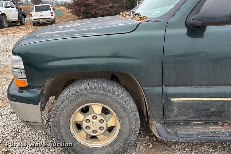 image for item ED2404 2001 Chevrolet Suburban 1500 SUV