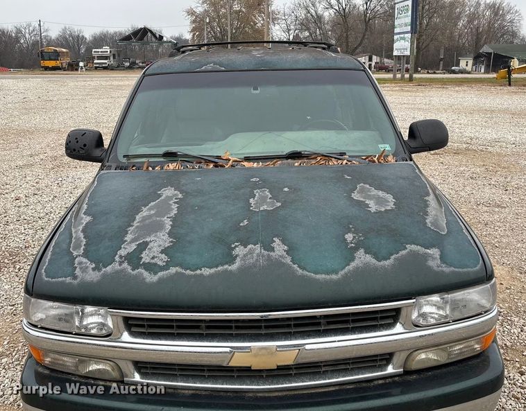 image for item ED2404 2001 Chevrolet Suburban 1500 SUV