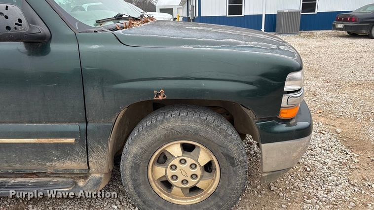 image for item ED2404 2001 Chevrolet Suburban 1500 SUV