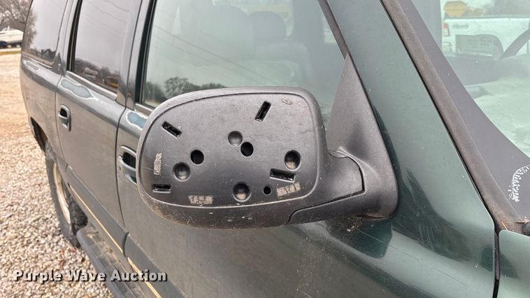 image for item ED2404 2001 Chevrolet Suburban 1500 SUV