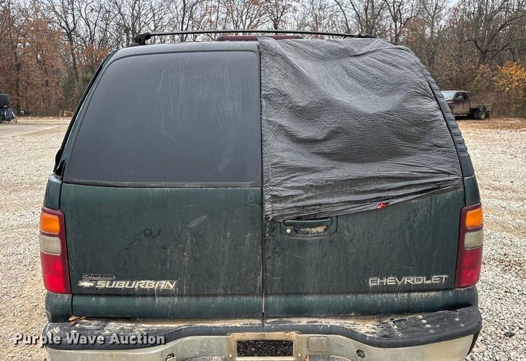 image for item ED2404 2001 Chevrolet Suburban 1500 SUV