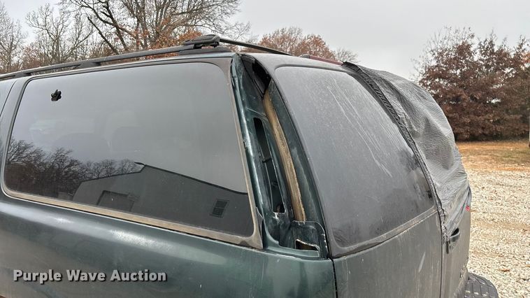 image for item ED2404 2001 Chevrolet Suburban 1500 SUV