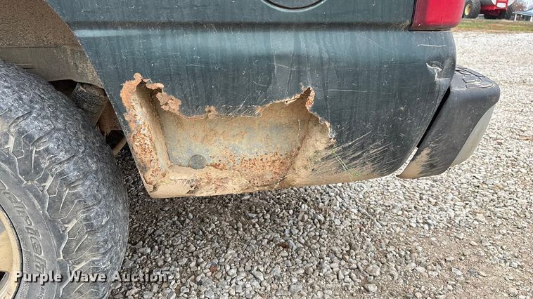 image for item ED2404 2001 Chevrolet Suburban 1500 SUV