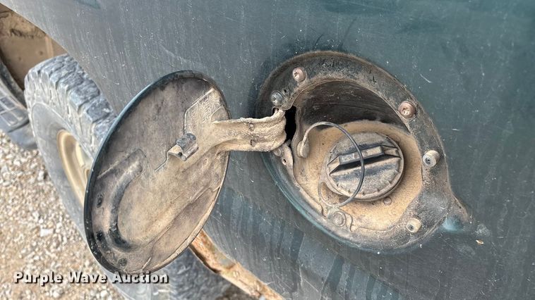 image for item ED2404 2001 Chevrolet Suburban 1500 SUV