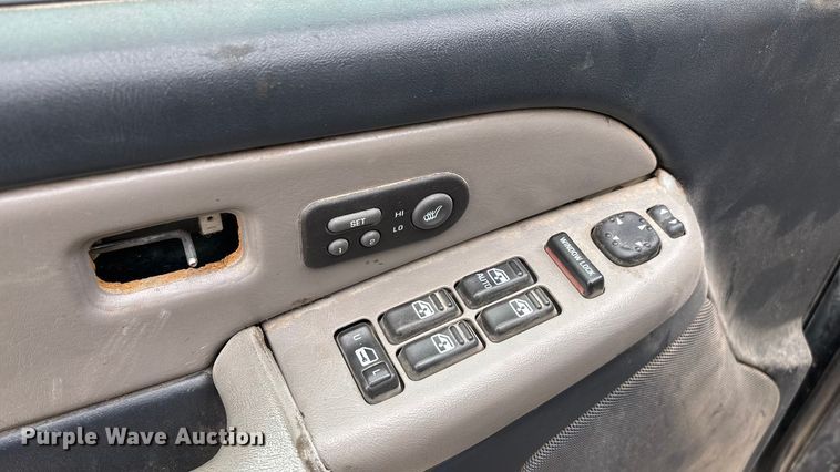 image for item ED2404 2001 Chevrolet Suburban 1500 SUV