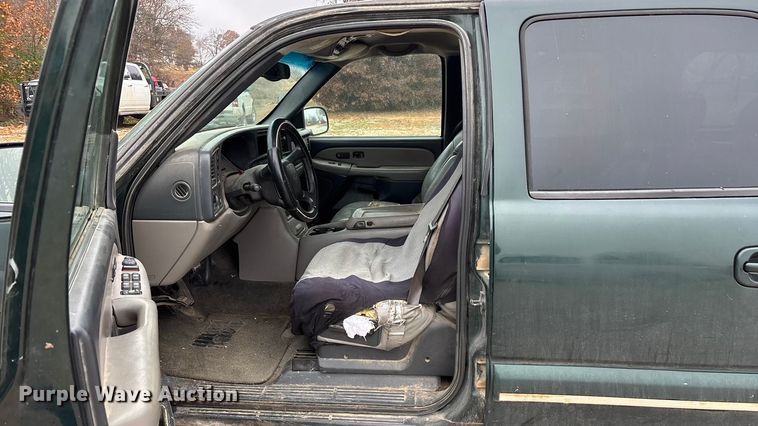 image for item ED2404 2001 Chevrolet Suburban 1500 SUV