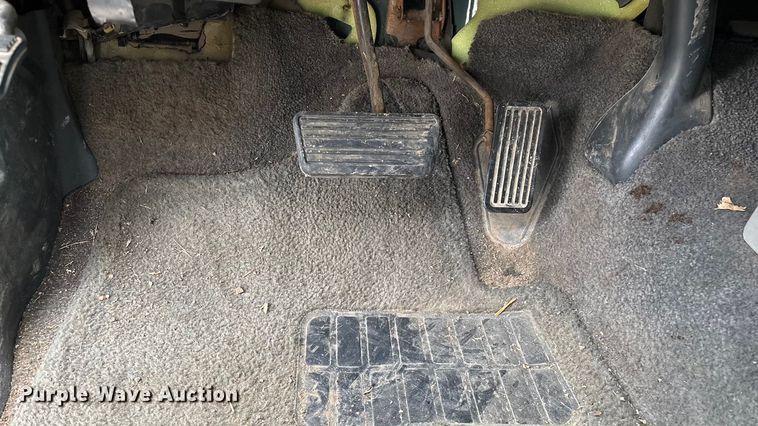 image for item ED2404 2001 Chevrolet Suburban 1500 SUV