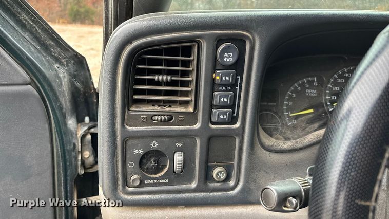 image for item ED2404 2001 Chevrolet Suburban 1500 SUV