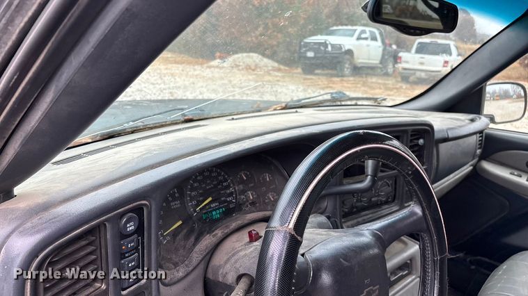 image for item ED2404 2001 Chevrolet Suburban 1500 SUV