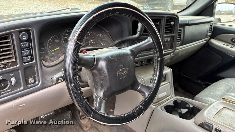 image for item ED2404 2001 Chevrolet Suburban 1500 SUV