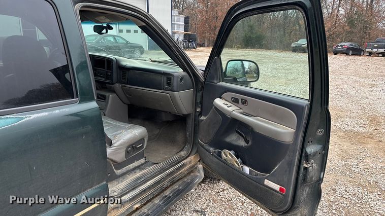 image for item ED2404 2001 Chevrolet Suburban 1500 SUV