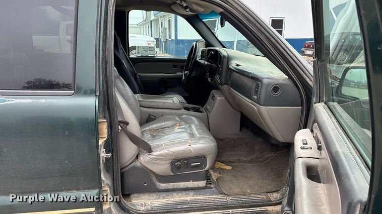 image for item ED2404 2001 Chevrolet Suburban 1500 SUV