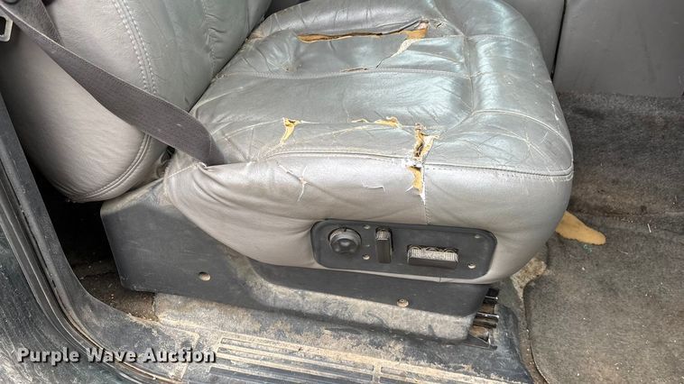 image for item ED2404 2001 Chevrolet Suburban 1500 SUV