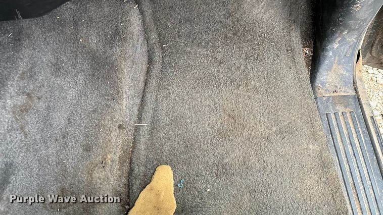 image for item ED2404 2001 Chevrolet Suburban 1500 SUV