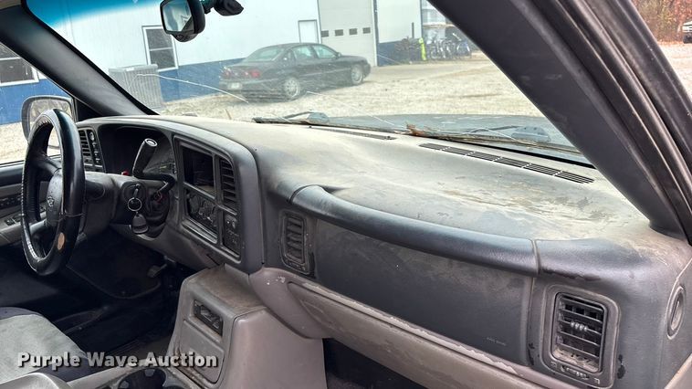 image for item ED2404 2001 Chevrolet Suburban 1500 SUV