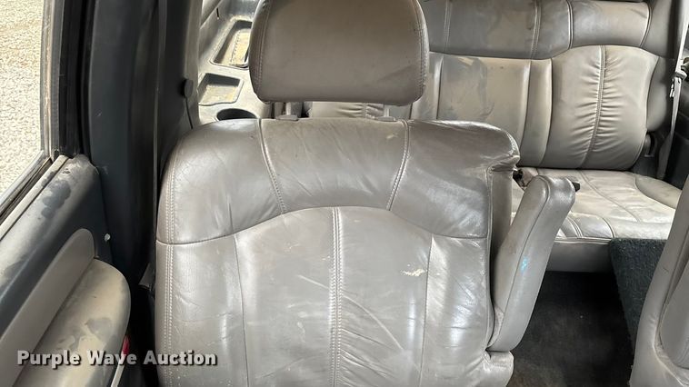 image for item ED2404 2001 Chevrolet Suburban 1500 SUV