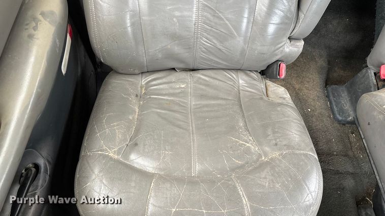 image for item ED2404 2001 Chevrolet Suburban 1500 SUV