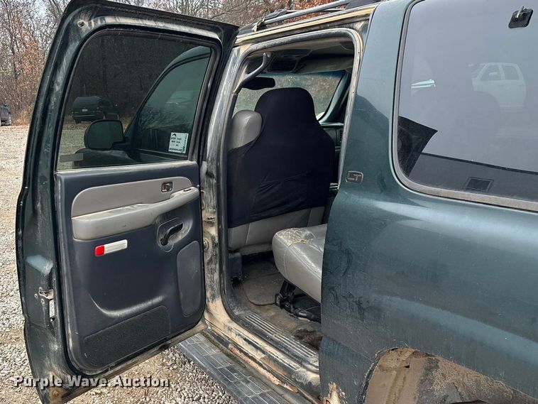 image for item ED2404 2001 Chevrolet Suburban 1500 SUV
