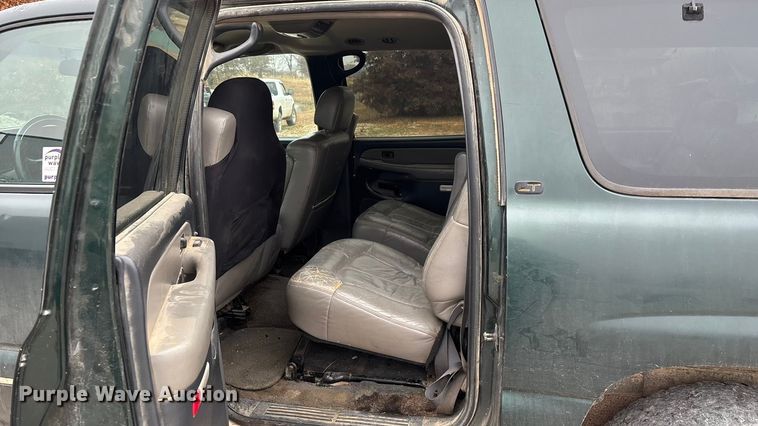 image for item ED2404 2001 Chevrolet Suburban 1500 SUV