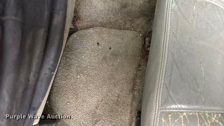 image for item ED2404 2001 Chevrolet Suburban 1500 SUV