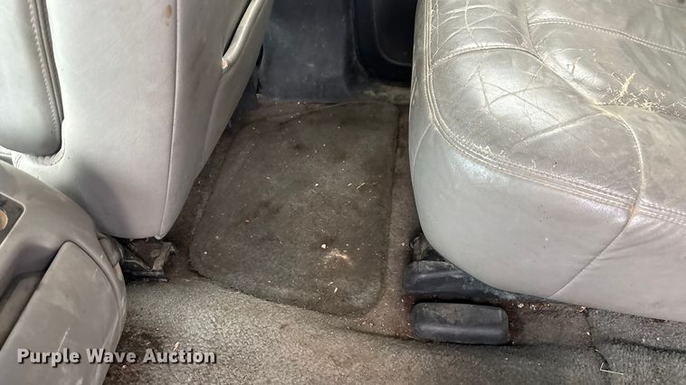 image for item ED2404 2001 Chevrolet Suburban 1500 SUV