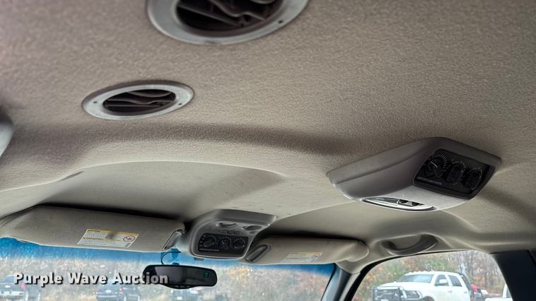 image for item ED2404 2001 Chevrolet Suburban 1500 SUV