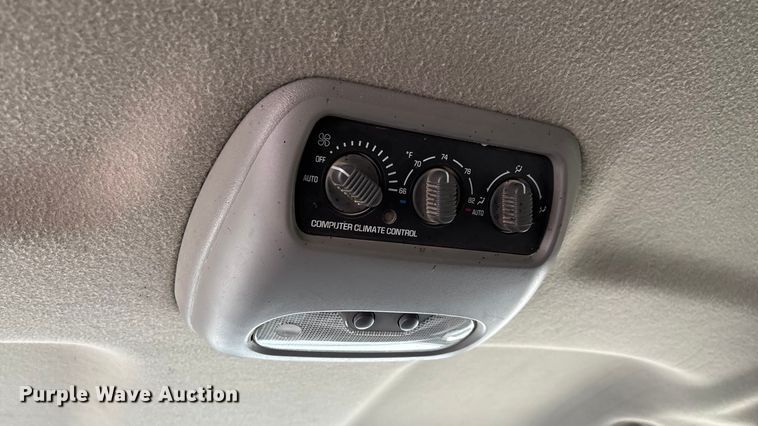 image for item ED2404 2001 Chevrolet Suburban 1500 SUV