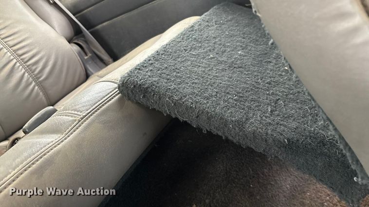 image for item ED2404 2001 Chevrolet Suburban 1500 SUV